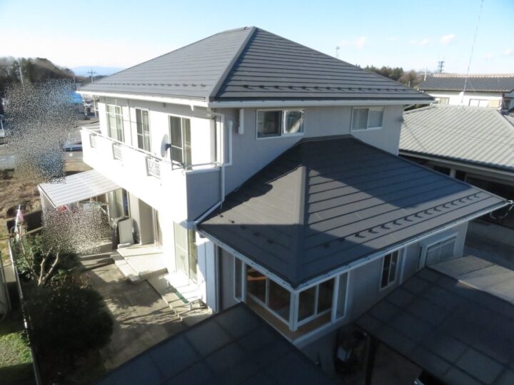 栃木県宇都宮市 Y様邸 屋根カバー工法『アイジー工業 スーパーガルテクト』ベランダ防水工事